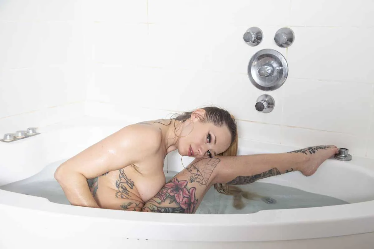 Just a petite wet milf posted by AvatheGoldest