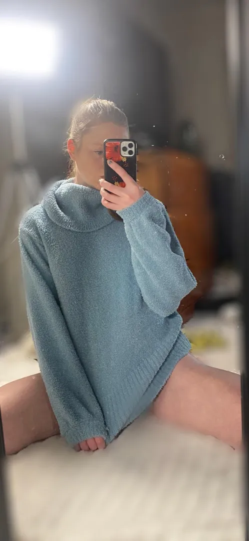 Just a small girl with a phone  posted by blondelisa_