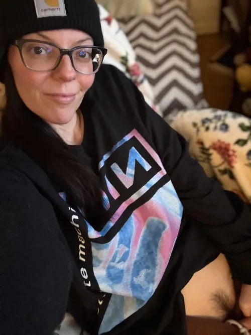 Just a tiny peek by Intelligent_Grrl