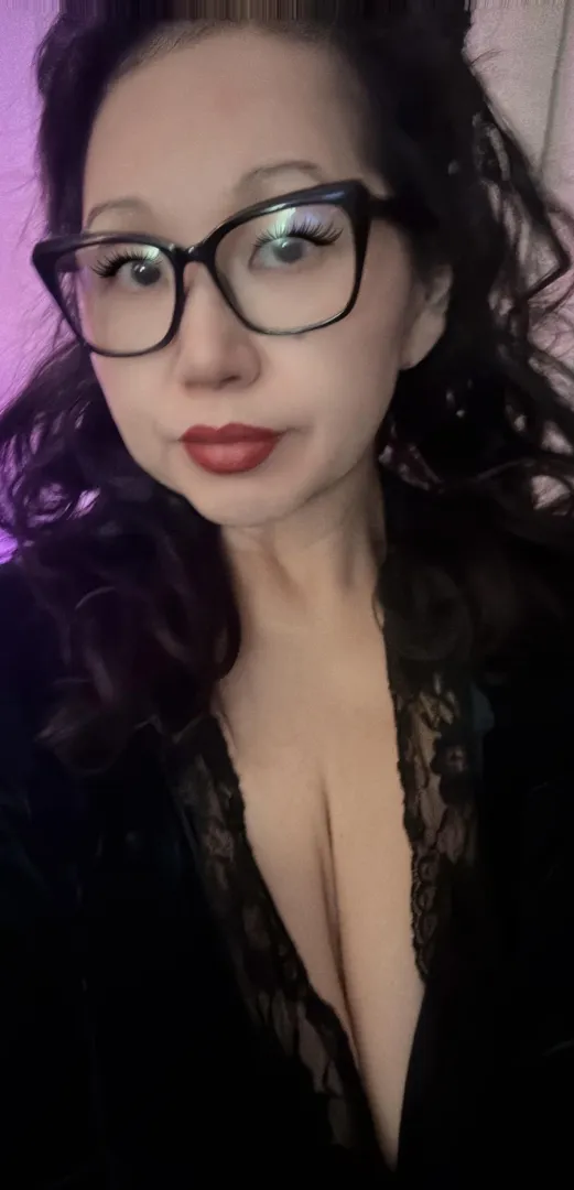 just ate 100mg edible, vaping, some xanax and an ambien .. posted by AsianTraumaSlut