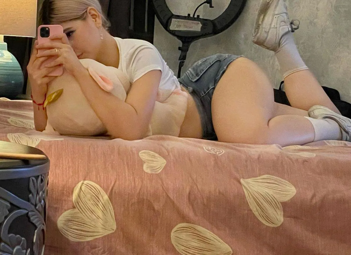 Just chillin in bed. (18) posted by EnchantingBabee03