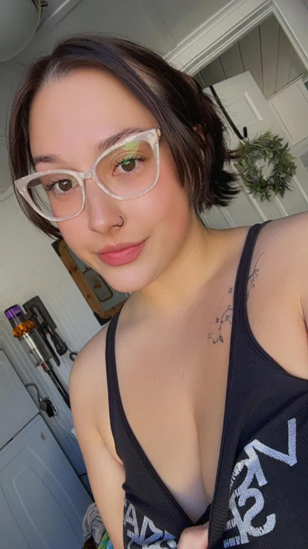 Just doing some laundry posted by sarahhstarr420