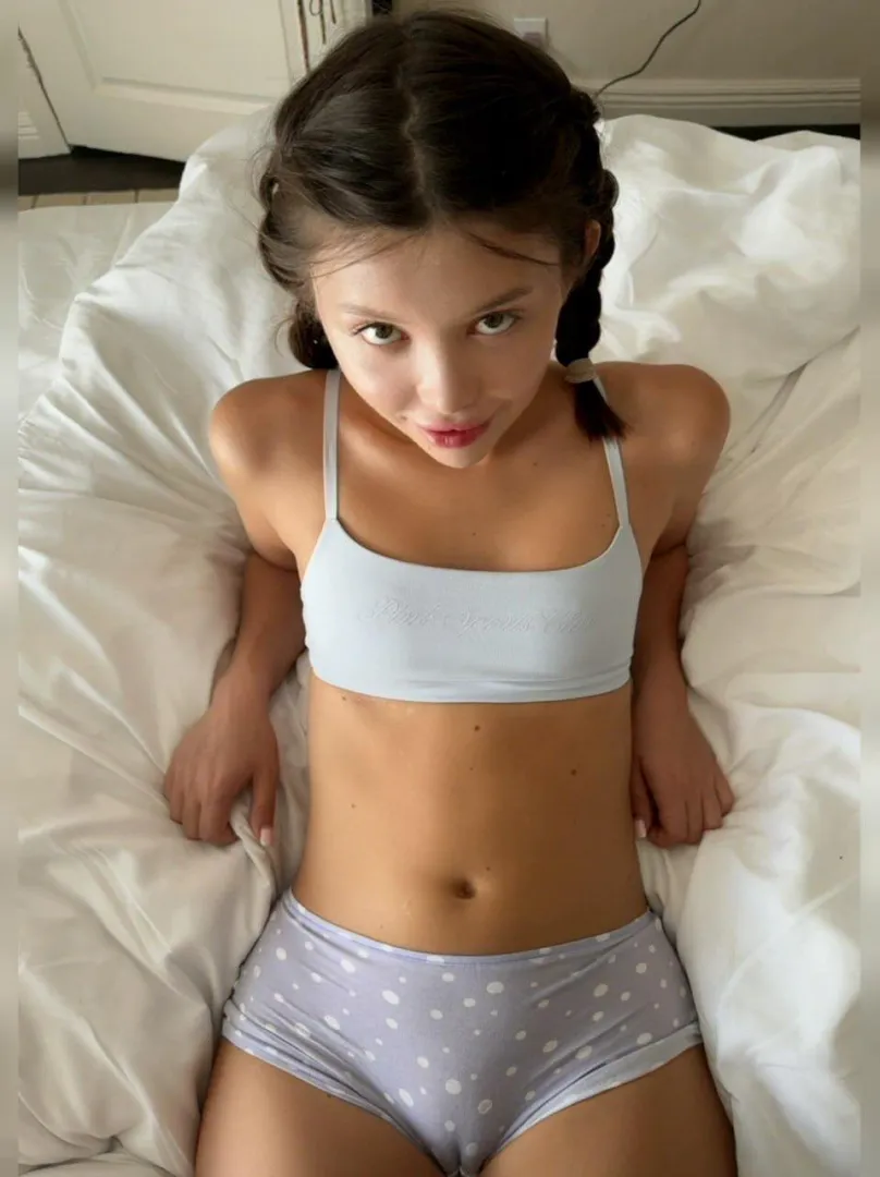 Just enough to make you stare and not enough to satisfy f18 posted by lollipopbabeex