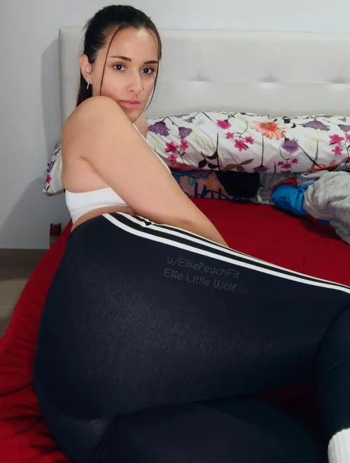 Just got home and these leggings are already making me wet by ElliePeachFit