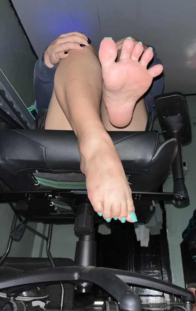 Just lounging, try not to feel too small under my feet posted by PinayPedi