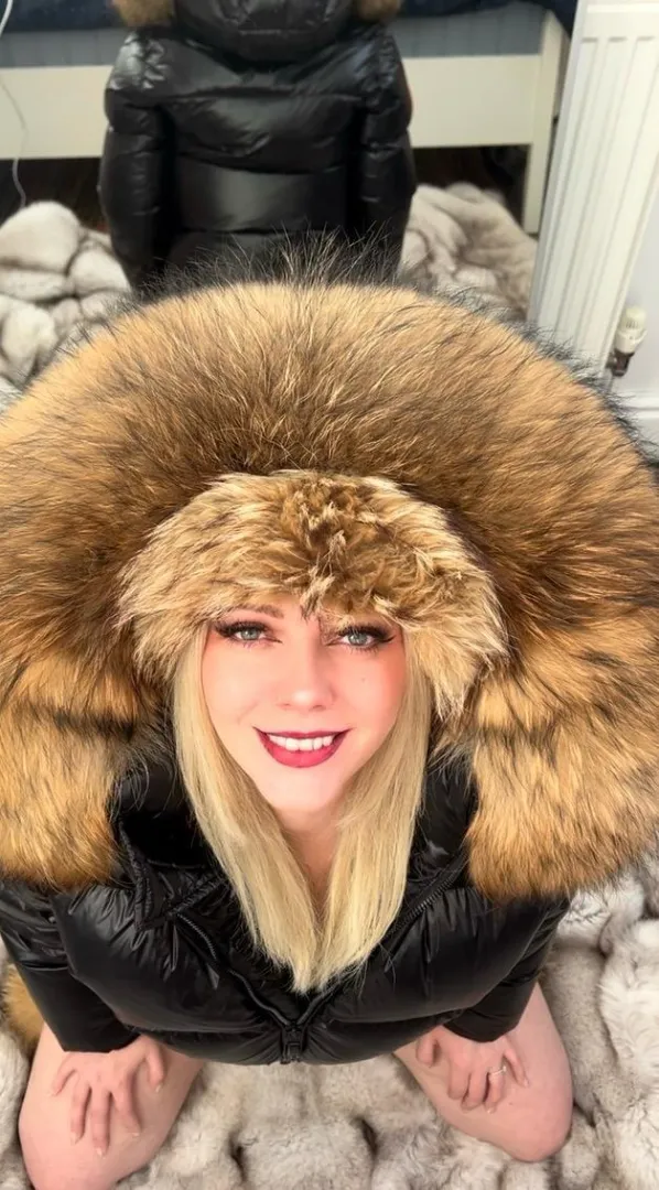 Just made a hot new b/g video in my Arctic Army  posted by Aurora-Indica