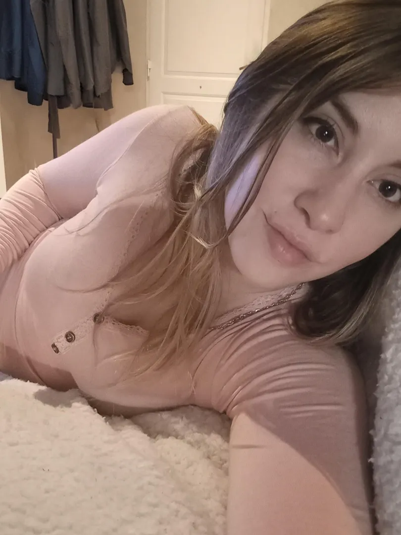 Just me, this couch, and a little mischief… posted by solangeArg