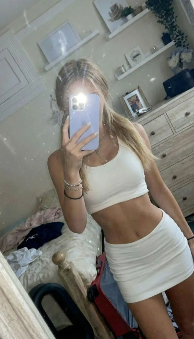 just my tiny tummy posted by smoakinghot