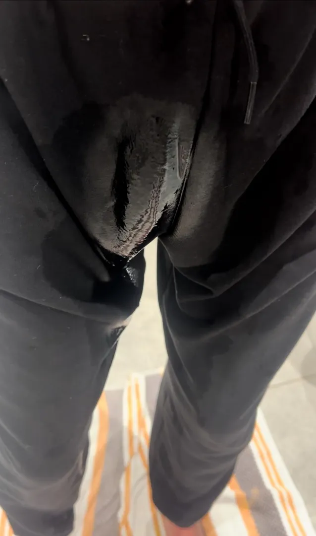 Just soaked my sweats posted by Tall-Newspaper-1898