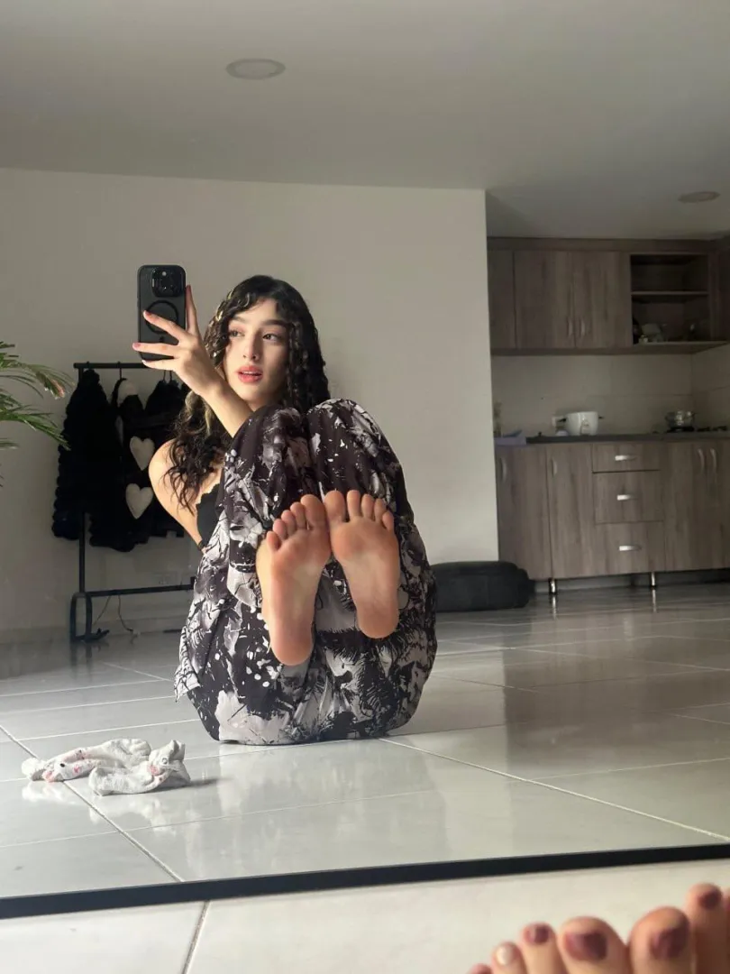 just teasing you with my pink soles posted by CozyWaffless