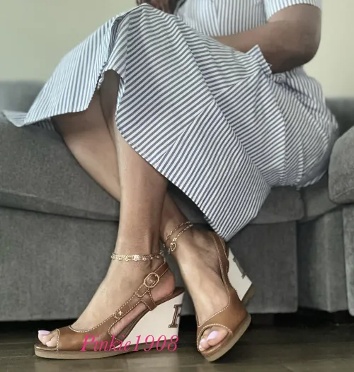 Just went to lunch so send to cover the cost. by Pinkie1908