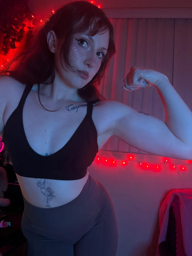 Just your avg gym girl :-) posted by uwonichi