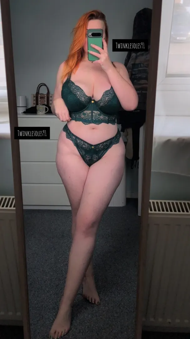 Just your favorite Sunday distraction (34) posted by Twinklesoles91