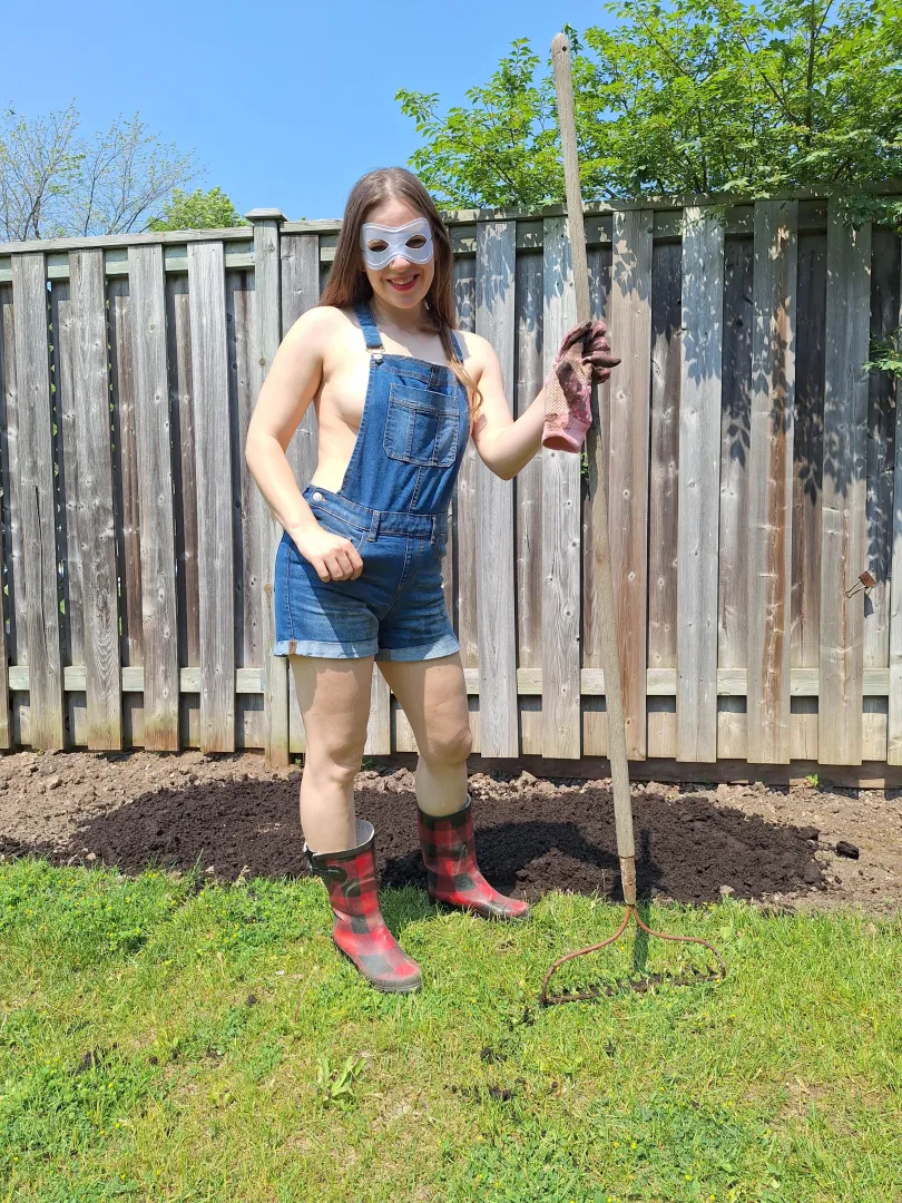 Just your friendly neighborhood gardener posted by MaskedModel4U