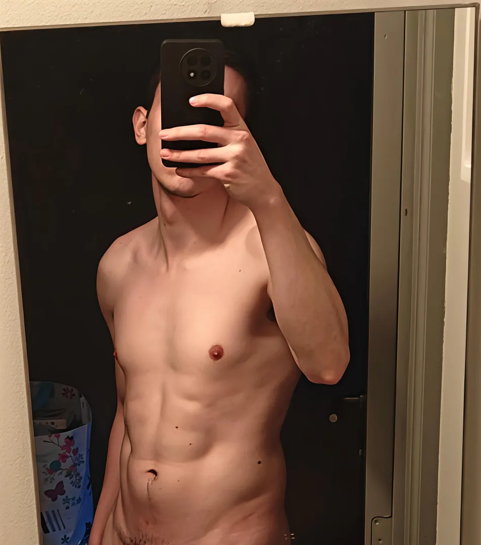 Juste en voyant cette photo, tu pense à quelle taille ? posted by hot_fuckboy