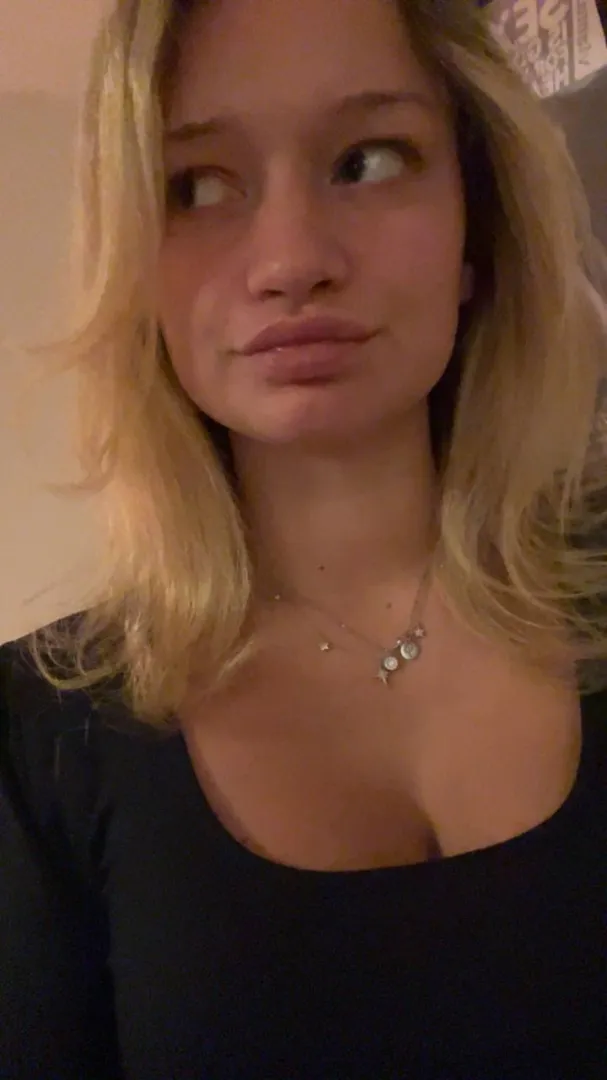 Kaikki jotka antavat tänään ❤️-merkin, saavat videon. Poistan sen pian. posted by chloerousseau1