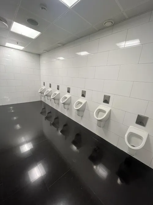 Keflavik Intl Airport by cardinalvowels