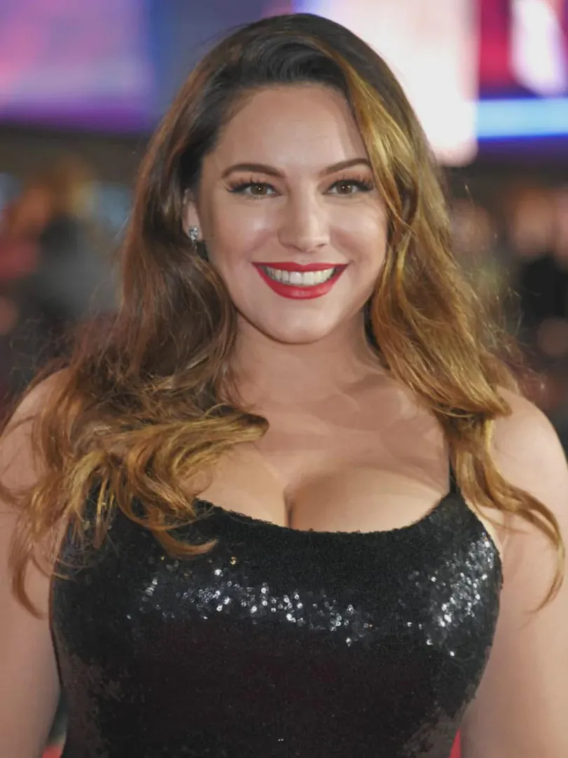 Kelly brook posted by linderpucy66