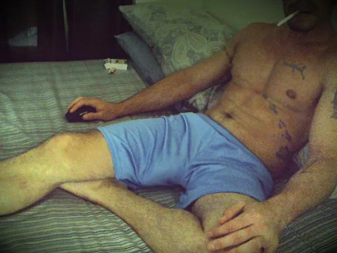 Kicking back after the gym by inkedpolyglot