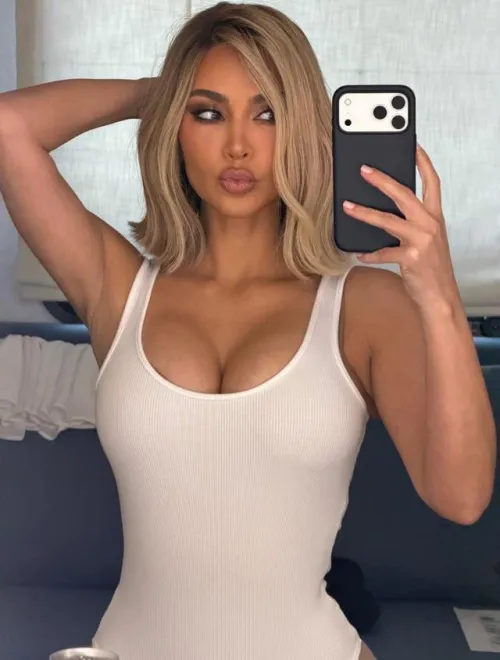 Kim Kardashian by proudhornyaddict