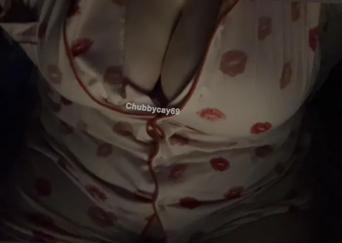 Kiss and suck them  by Chubbycay69