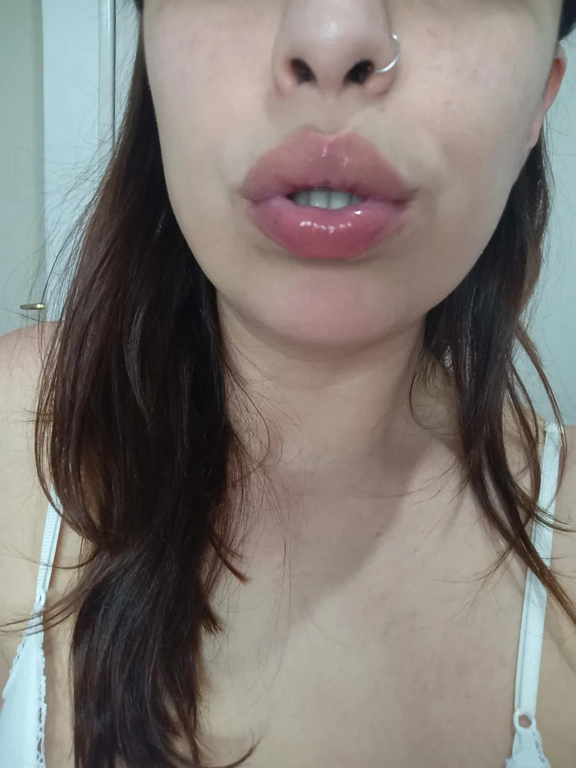 Kiss me .. posted by Babylucy-