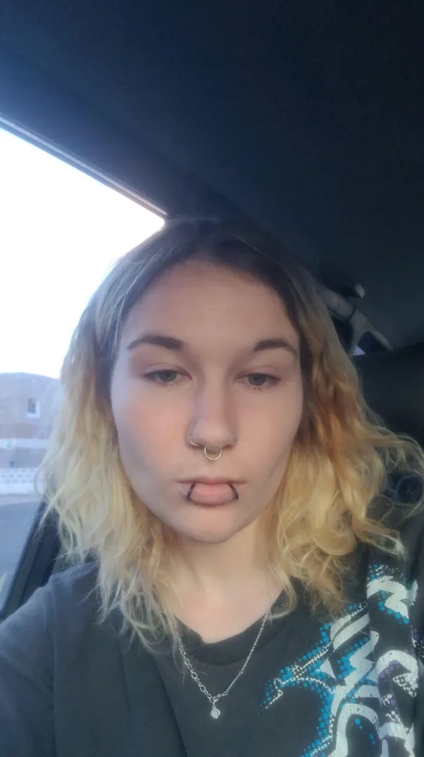 Kiss me in the car baby posted by sinning_angel6