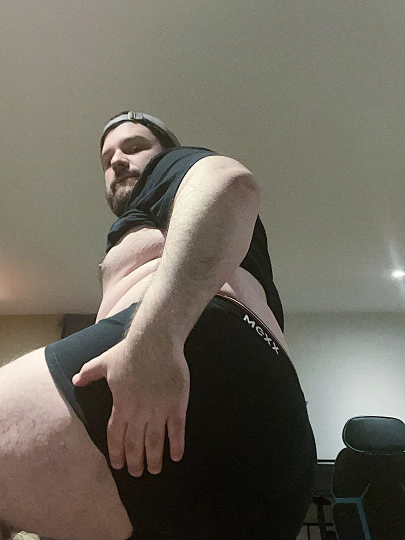 Kiss my fat ass… or fuck it, babe. Your choice. Just don’t keep me waiting  posted by hdw9hdvfj97s