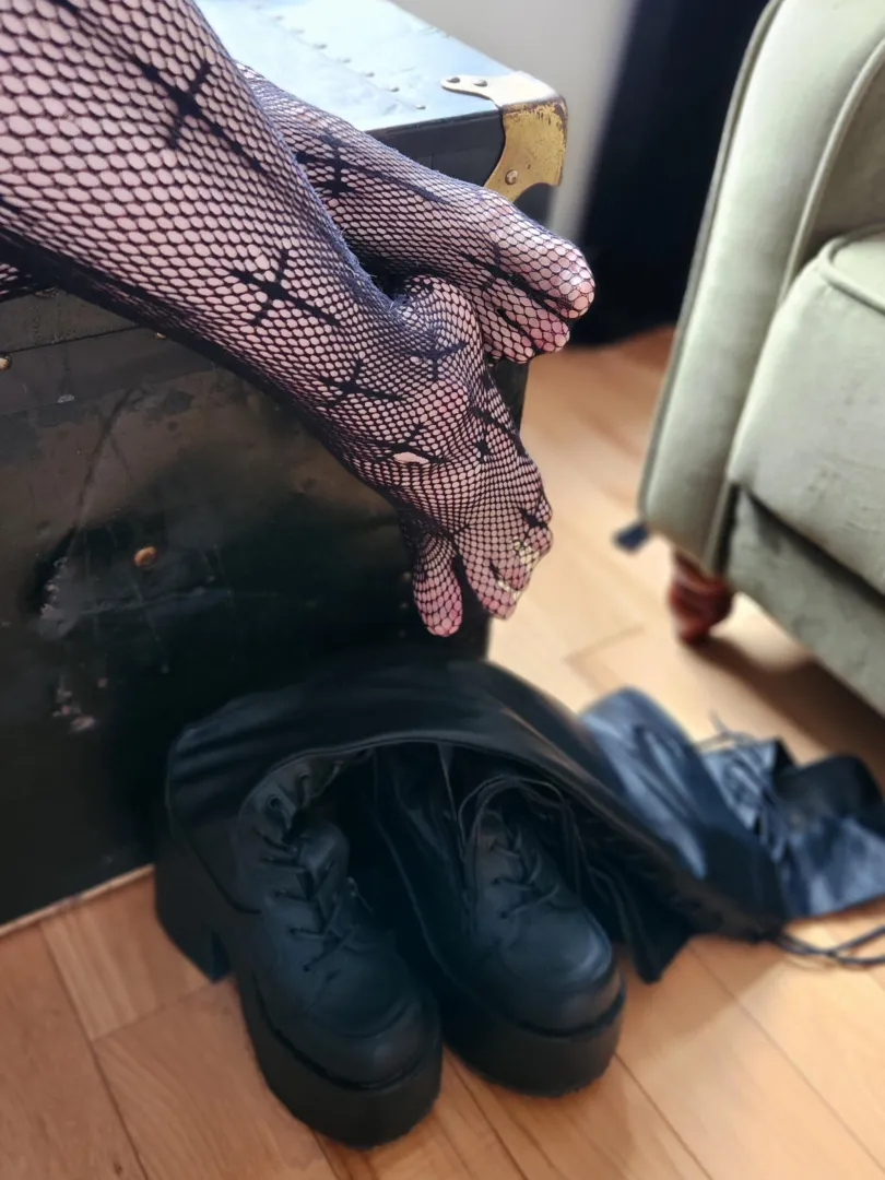 Kiss My Feet Fresh Out Of These Boots posted by GripperFlippers