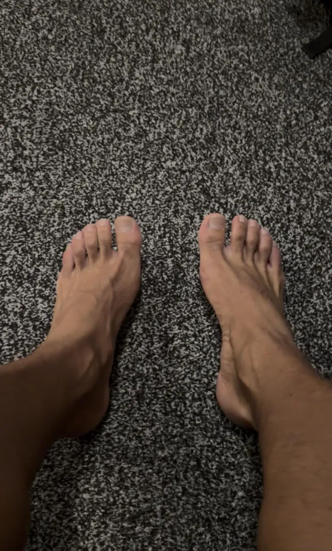 Kiss my feet or suck my toes? posted by ColdCshKing