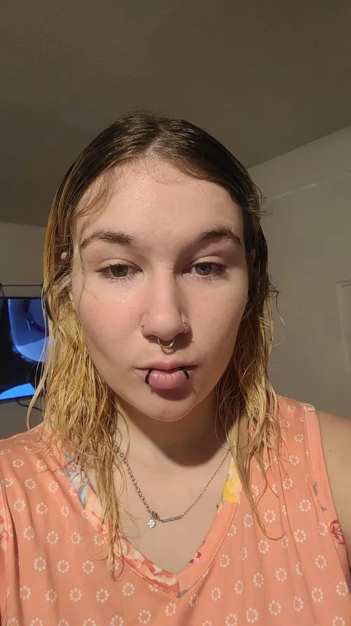 Kiss my lips baby by sinning_angel6