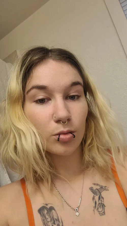 Kiss my pierced lips by sinning_angel6