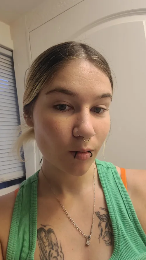 Kiss my pink lips by sinning_angel6