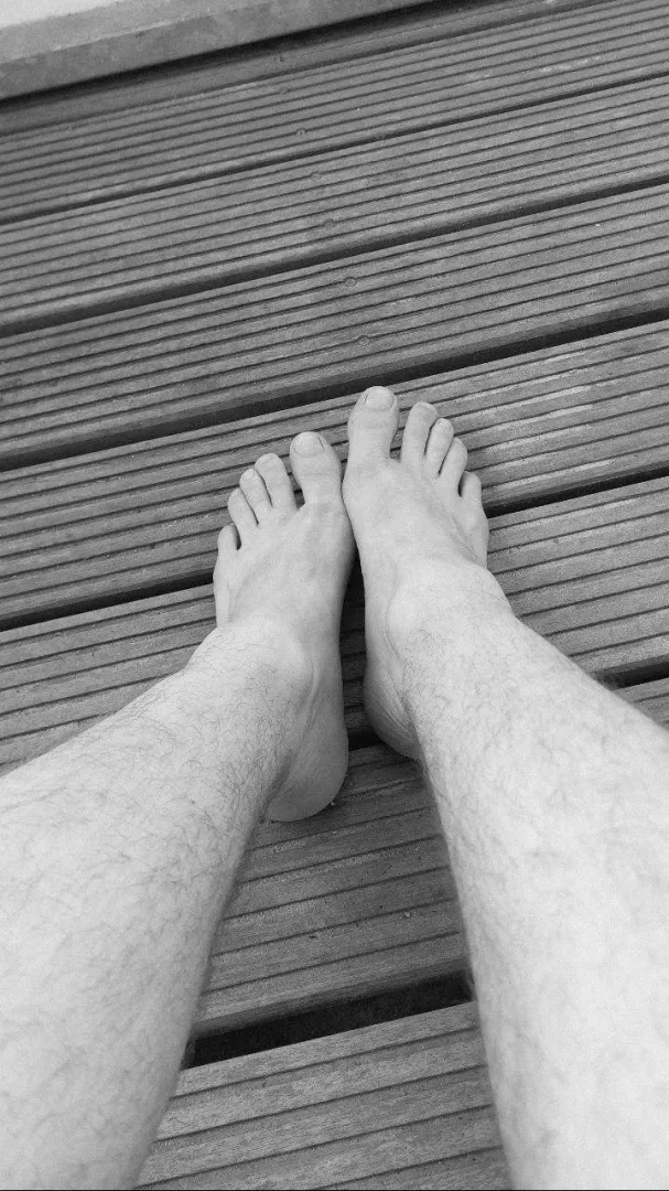 Kiss my toes posted by PickAdministrative15