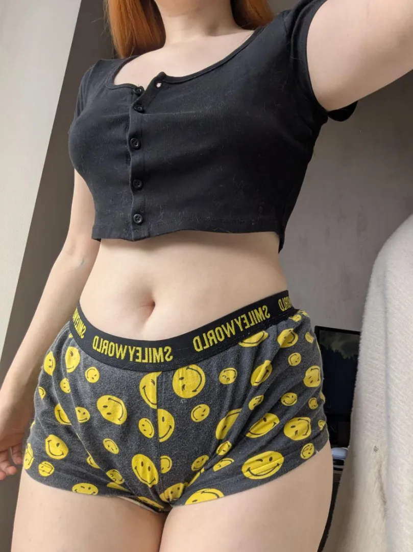 Kiss my tummy posted by pixiiie_chloe