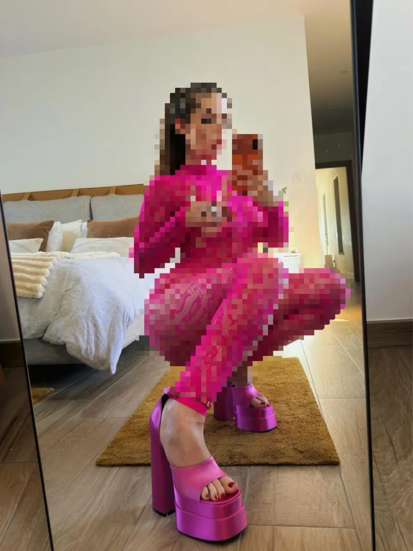 Kiss them posted by MommySkyOfficial