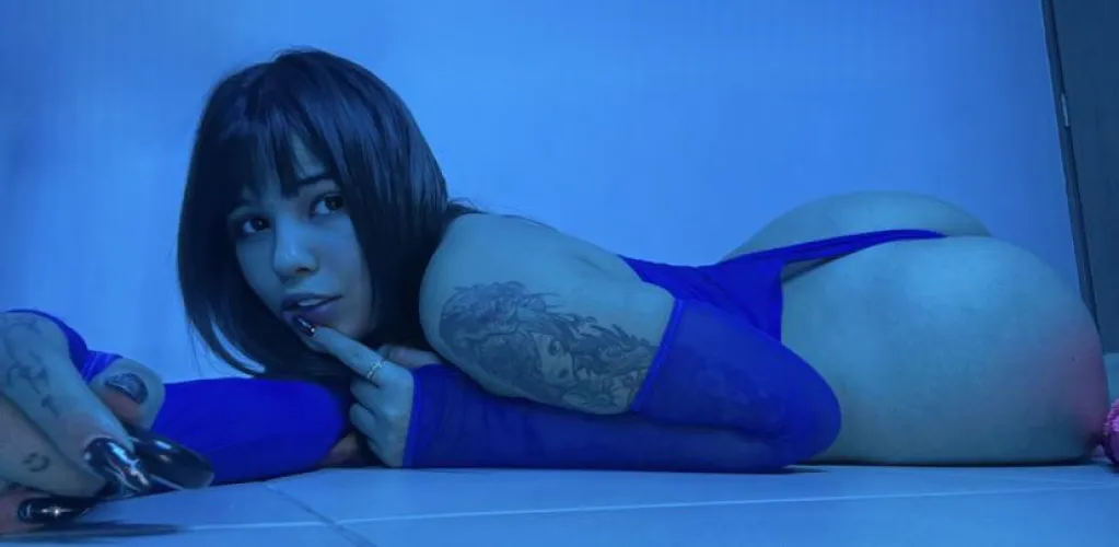 Kiss this cute face…or spank this ass. You choose by eliss1223