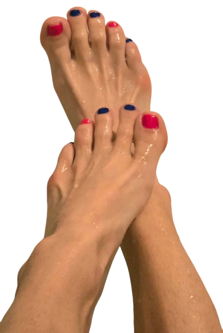 Kitten's bath time feet. 42, size 8, thick sexy goddess toes. posted by Aggravating-Tutor-66