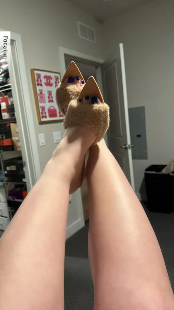 Kneel if you want a closer look. posted by ColombianMami88