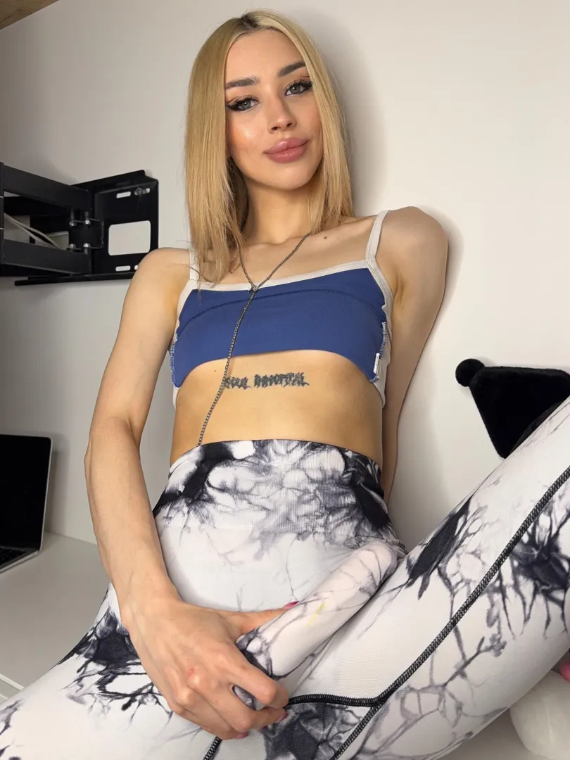 kneel under my desk and worship the bulge in my leggings posted by noctivessa