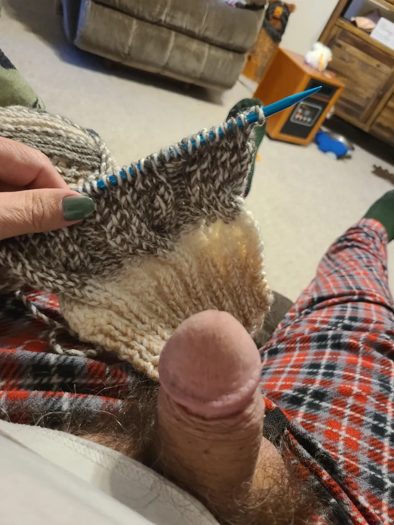 Knitting a new scarve! posted by Massive_Program_1561