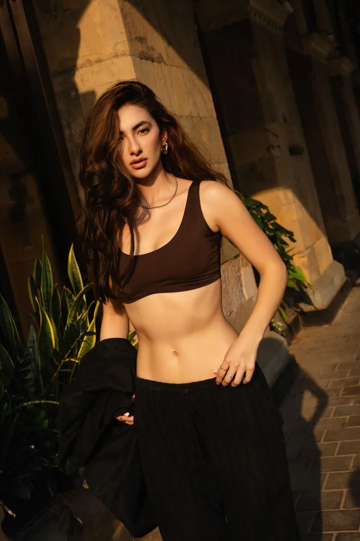 Komal Kundra posted by FirmFreedom678