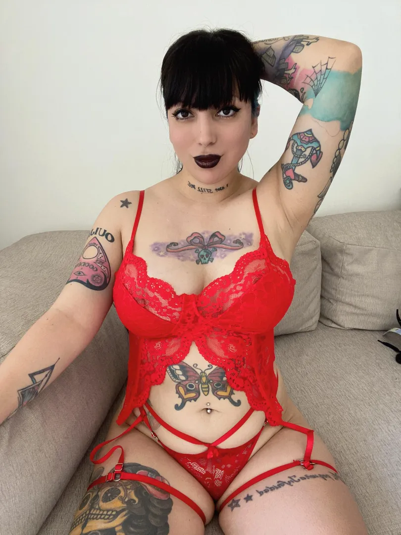 Lace on skin just feels like a love language posted by MintyCozy