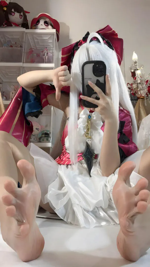 ​Laffey doesn't take orders, she gives them. ‍♂️ posted by lady_Viperr