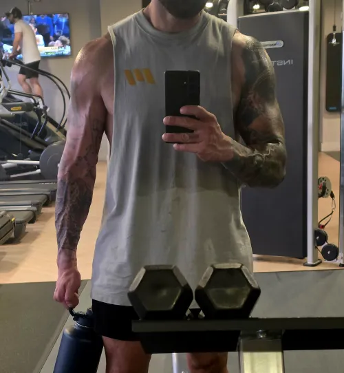 Late night workouts always hit the spot by misterpeachy