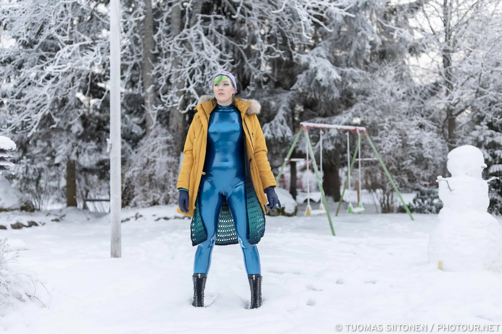 Latex catsuit underneath a winter jacket posted by TuomasS