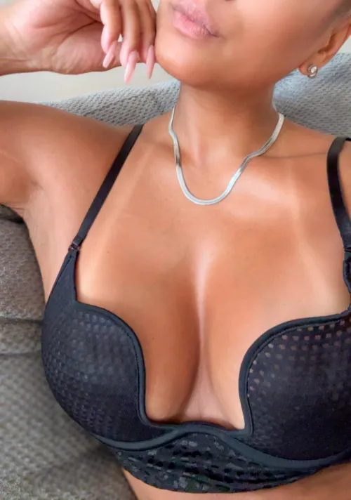 Latina x Viet Beauty by ScarletRoseMonroe