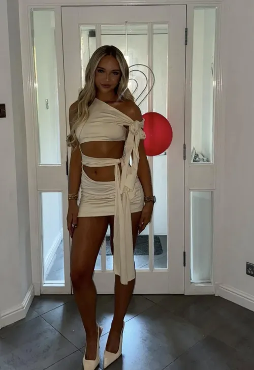 Lauren by round_plastic2