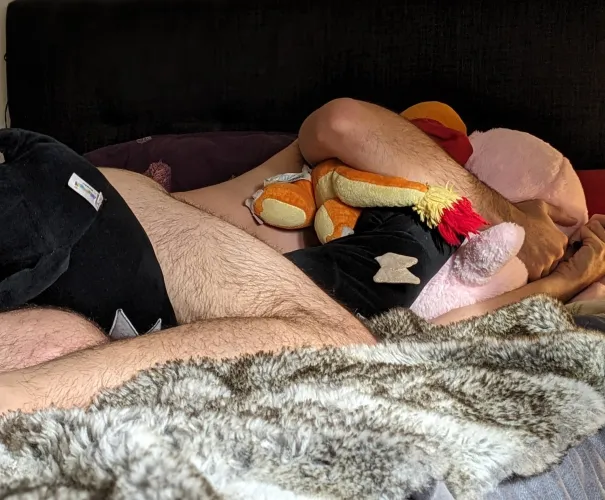 Lazy morning for a [Snuggle Saturday] by Teostarr