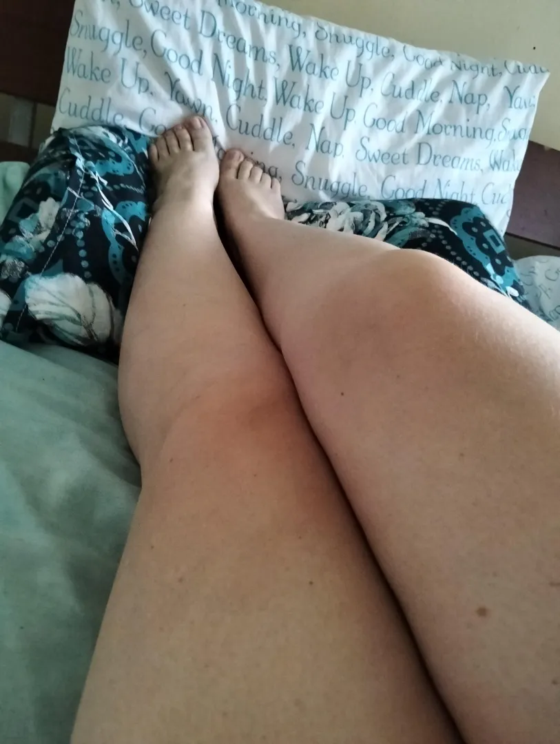 Lazy Sunday legs posted by Rae-Swallows